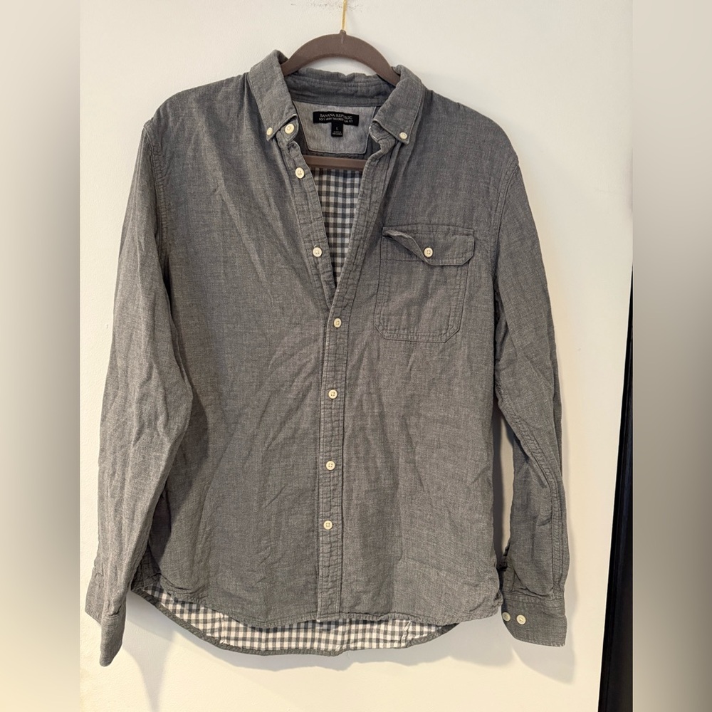 Banana Republic men’s Grey Button-down Long-sleeve shirt